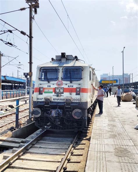 train 12609|12609 mysuru express train.